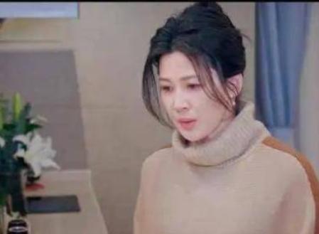 在电视剧《骄阳似我》中，聂曦光妈妈姜云是一个越活越通透的角色，深受观众喜爱。
姜