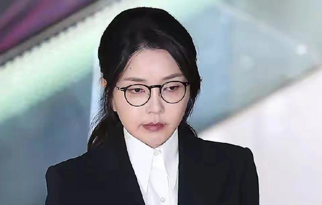 韩国的总统几乎都会坐牢，没坐牢的很少，朴谨惠运气还算比较好的
在东亚的舆论圈里，