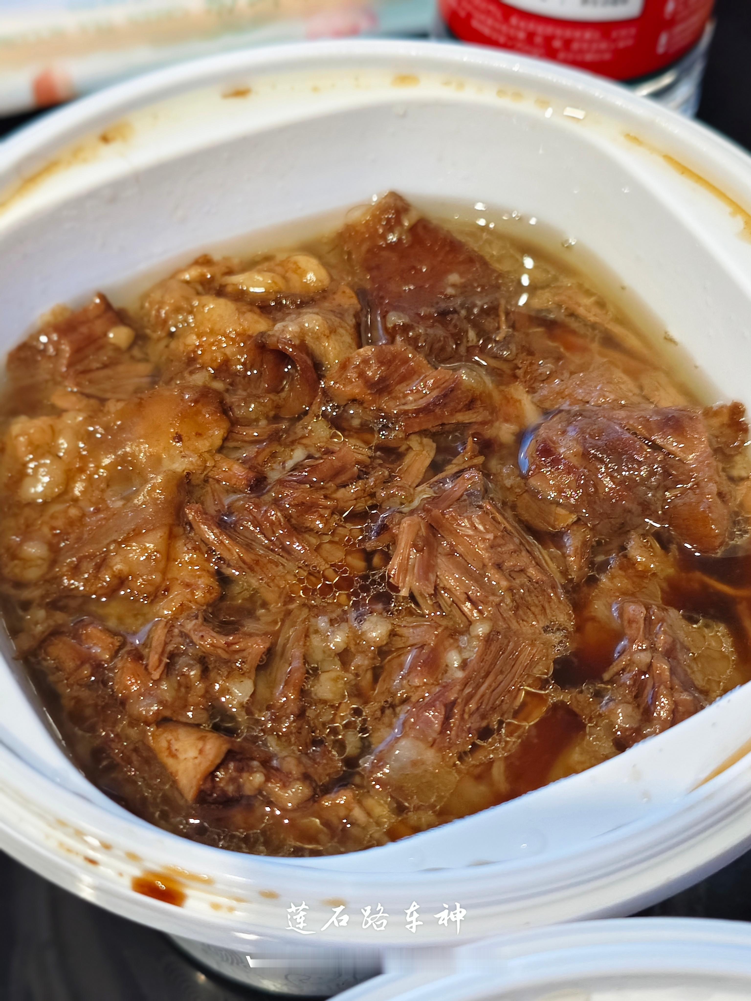 爬完山来一斤柴氏牛肉，堪称绝了[酷][酷][酷][酷]  ​​​