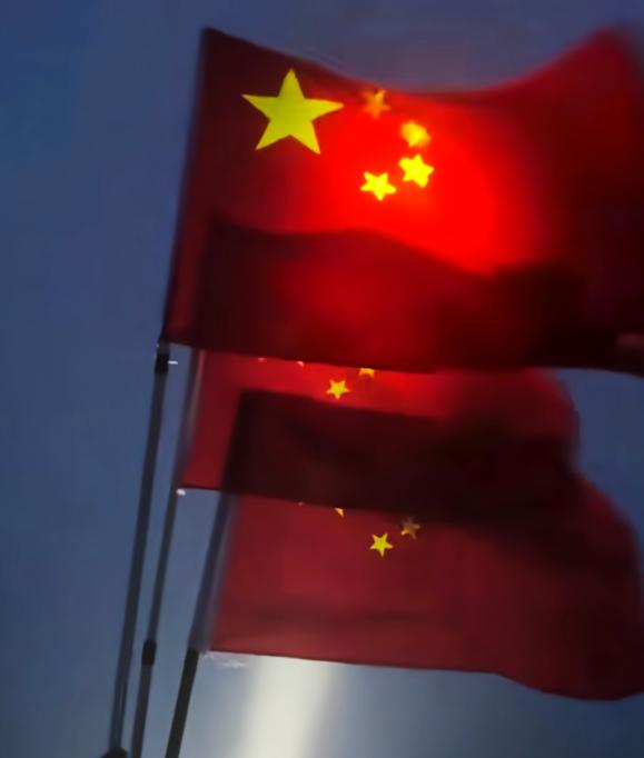 高度警惕！日本潜艇偷袭我海军舰队、攻击航空母舰，一旦得手恐影响军民士气！网友的担