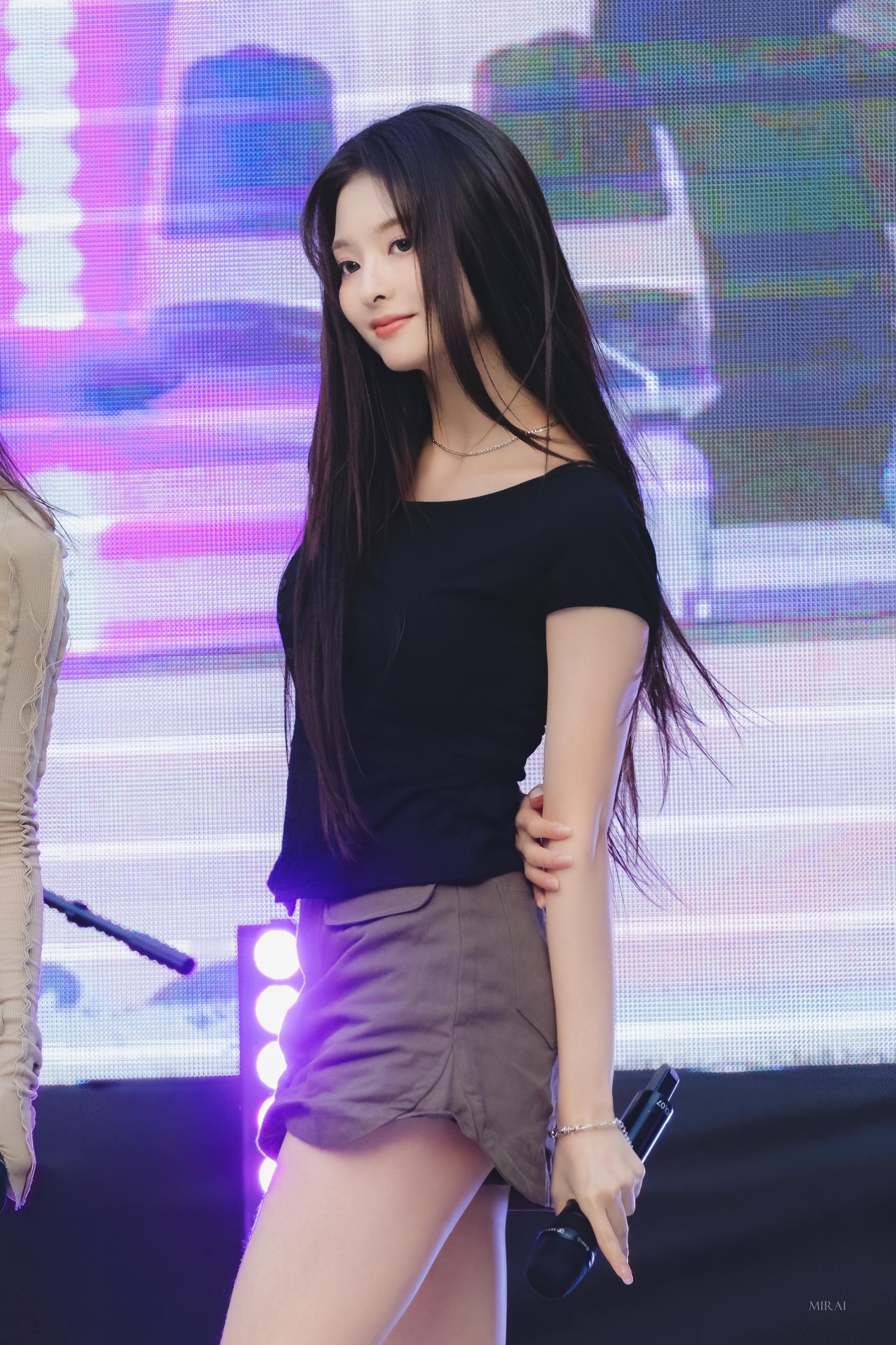 #李娜炅[超话]#🐣#蜜桃笑颜李娜炅# [图片]240524 韩国纽约州立大学