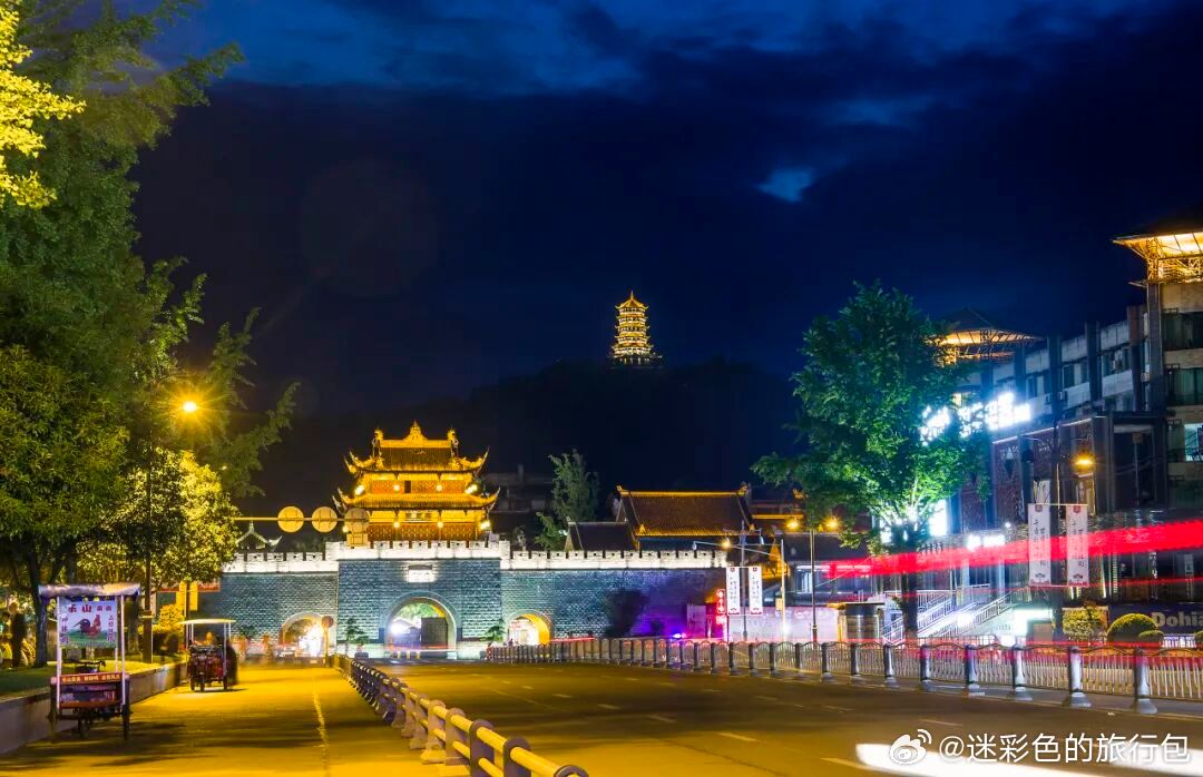 成都周边夜游天花板！南桥蓝眼泪亮灯至 24 点，江面流动蓝光超出片，还有巨型熊猫