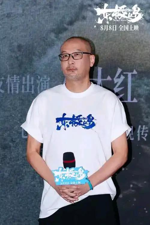 《八佰》成本5.5亿元，最终票房31.1亿元，大赚。
《金刚川》成本4亿元，  