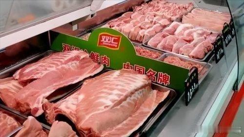 凤凰新闻【抗生素超标38倍，双汇为什么没发现？】爱吃猪肉的人，天塌了。近日，黑龙