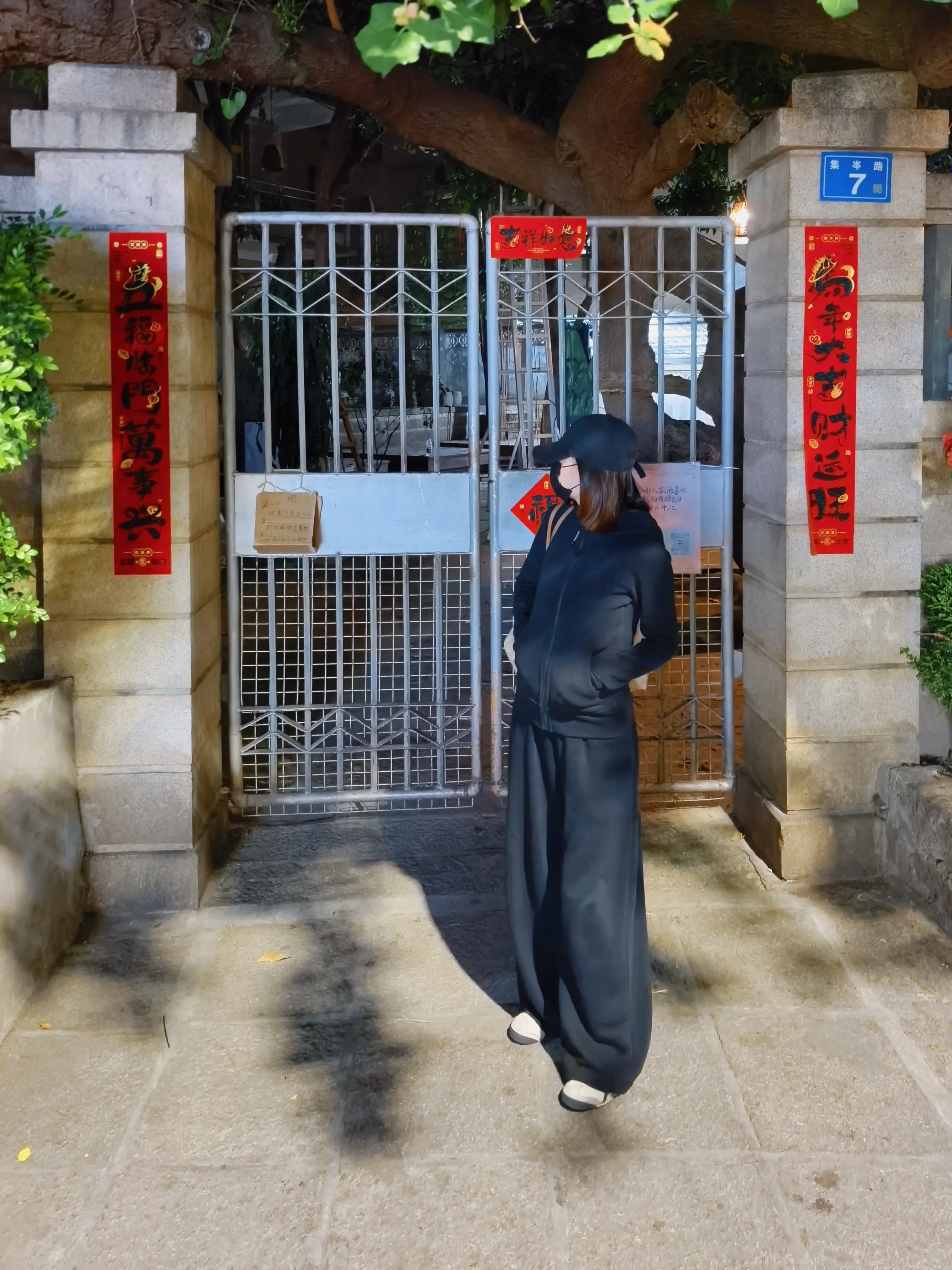 楚雨寻 你家门口好多人呀 你在家吗