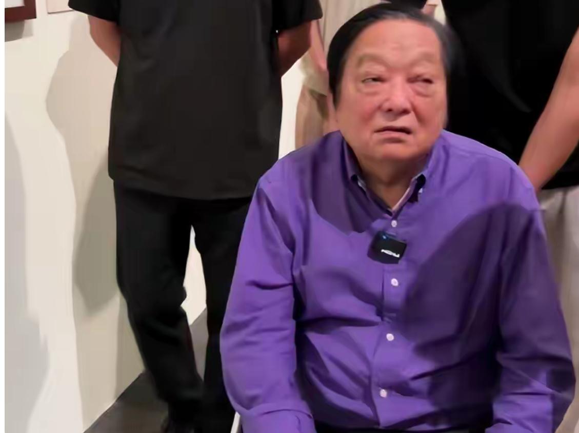 一生结过4次婚，82岁喜得贵子的老艺术家，90岁定居北京坐上轮椅
娱乐