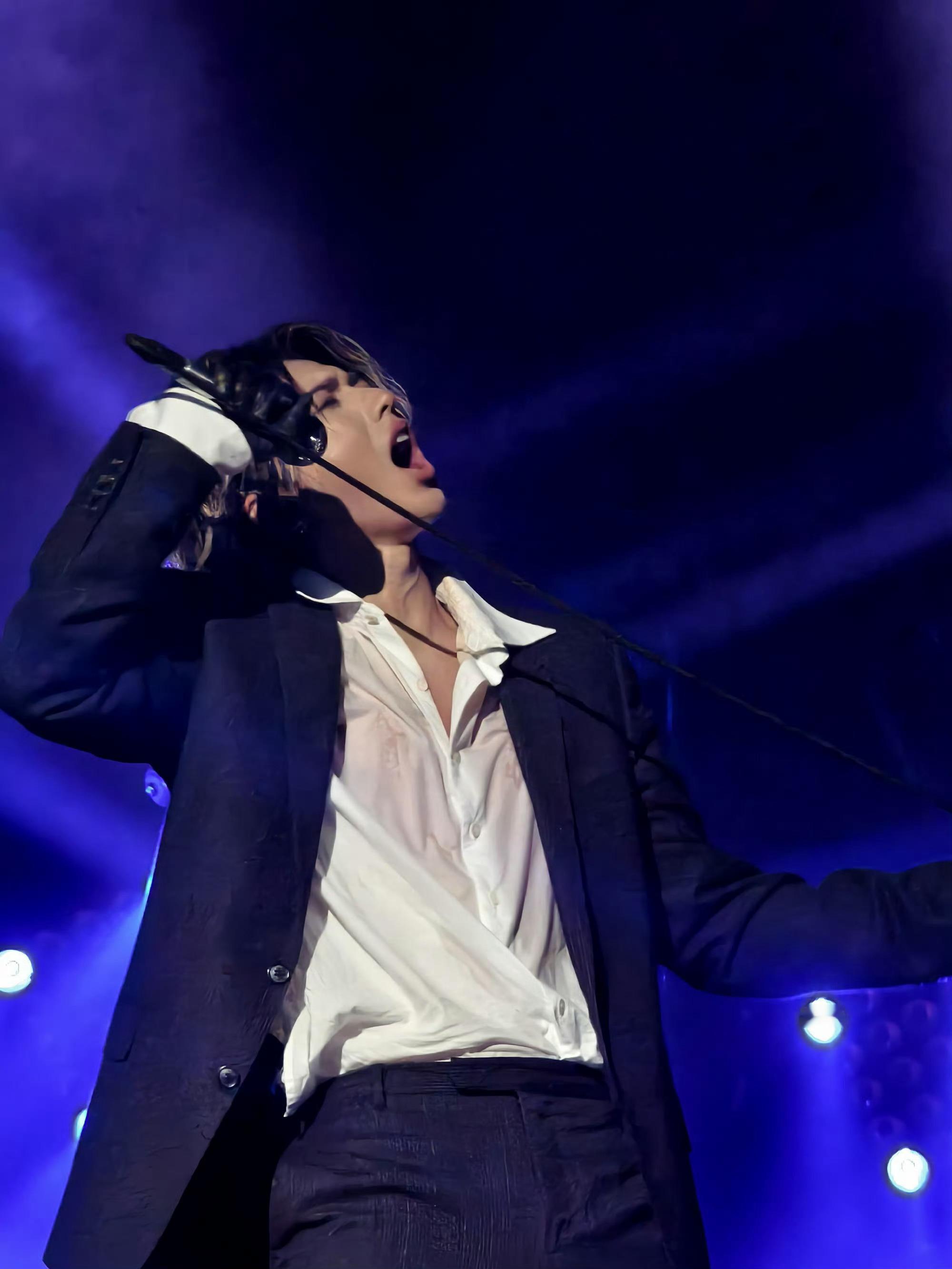 蔡徐坤  cxk蔡徐坤buv全球品牌代言人 cxk蔡徐坤柳丝木品牌全球代言人 你