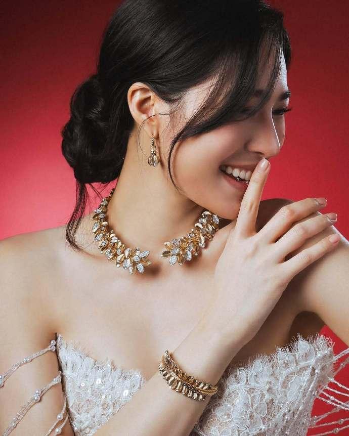 Netizens Choice Magazine《网民之选杂志》“全球在世最美女
