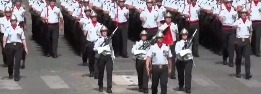 马克龙最后一次阅兵，乌克兰首次派兵参加！

根据媒体报道，2026年7月14日法