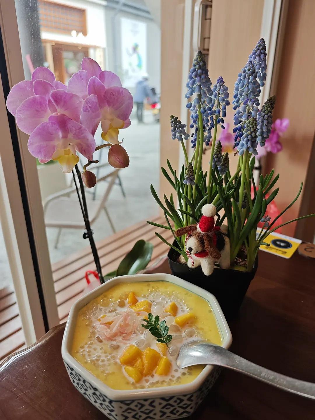 老狐狸才明白的人情世故：

1，熟人眼里，是不允许有牛人的；
2，层次越低的人，