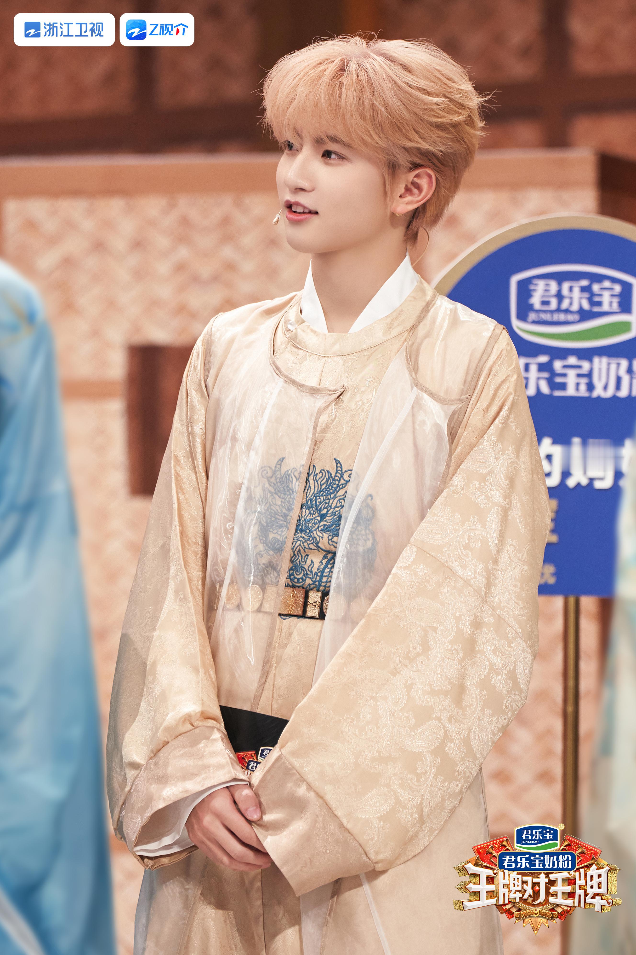 穆祉丞《王牌对王牌》古装剧照来啦！穆祉丞穿古装也好帅呀，期待你在王牌舞台上的精彩