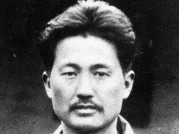 一提到江西，我首先想到的就是它浓厚的红色文化。这里是中华人民共和国的红色摇篮，1