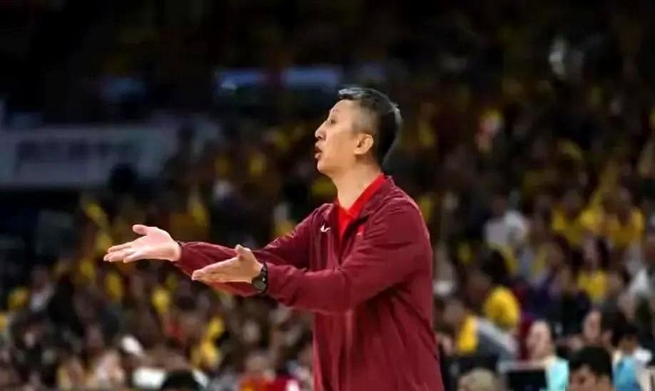 男篮输韩国那比赛，看得人血压直接上来了！评论区全炸锅，我也想问郭导几个扎心问题?