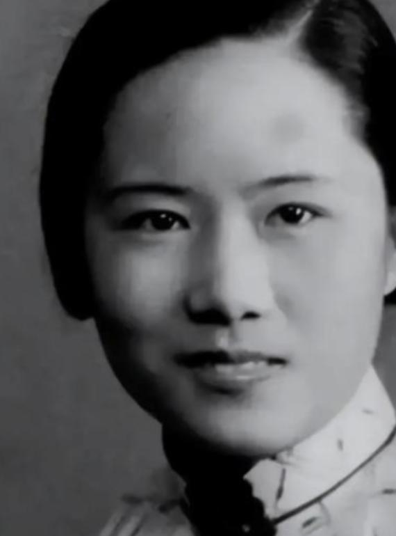 她帮美国造出原子弹，37 年后回国，见到周总理开口第一句话是："我找不到父母的坟