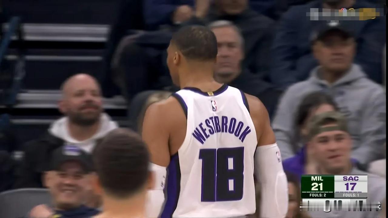 我真是受够国王老将威斯布鲁克的低迷和糟糕了！在今天国王主场迎战雄鹿的比赛中，目前