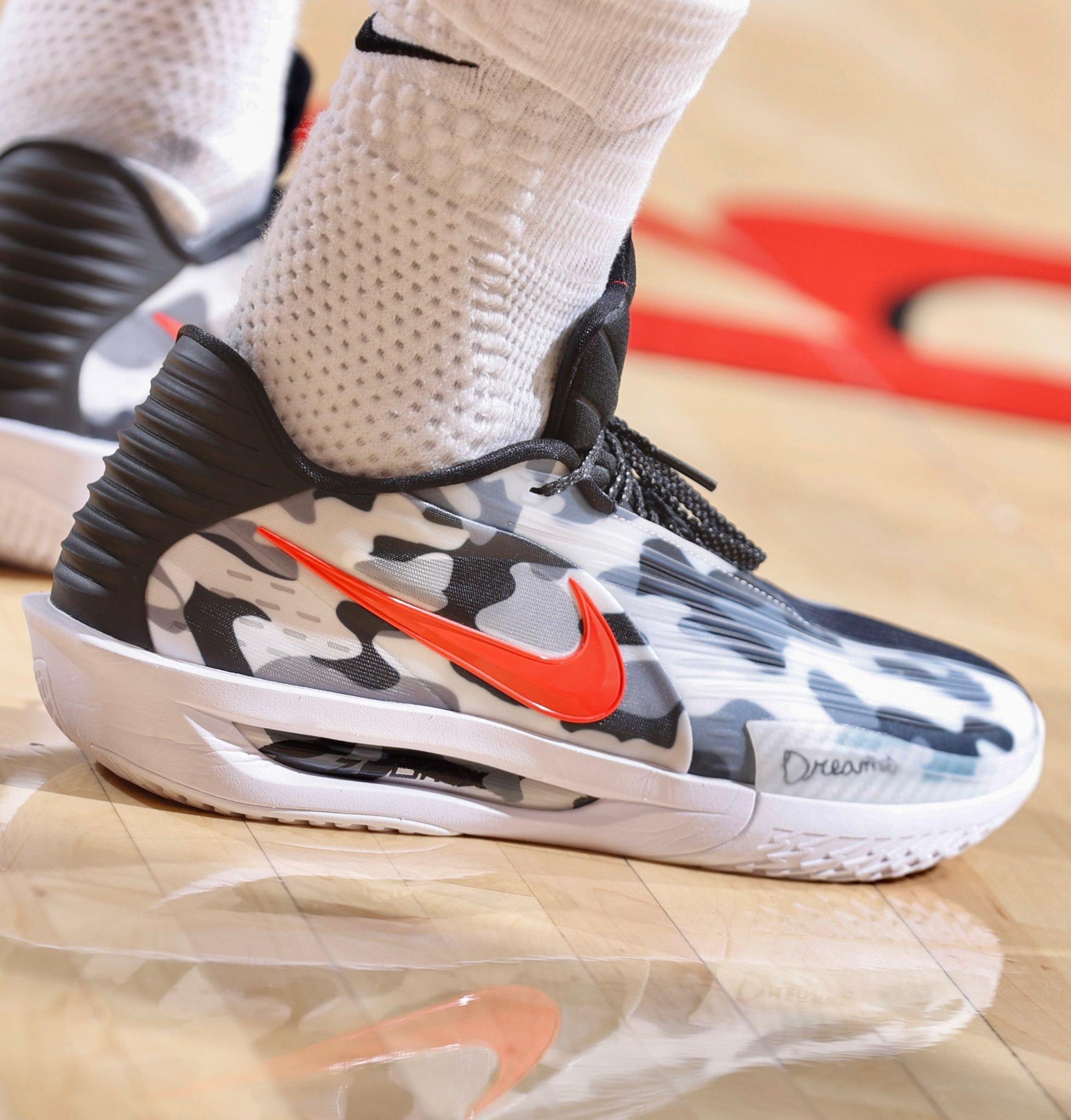 阿门·汤普森昨天上脚的战靴的首秀堪称完美轮回——全新GT Cut PE配色的设计