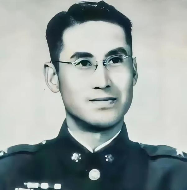 1994年，韩练成之子赴澳门探望前国军中将吕文贞，八旬老人突然红了眼眶：“你认识