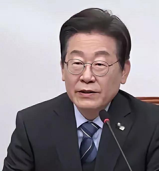 莫迪老仙说，我们印度不买小眼睛的东西，小眼睛爱骗人。
有些网友很生气，以为莫迪老