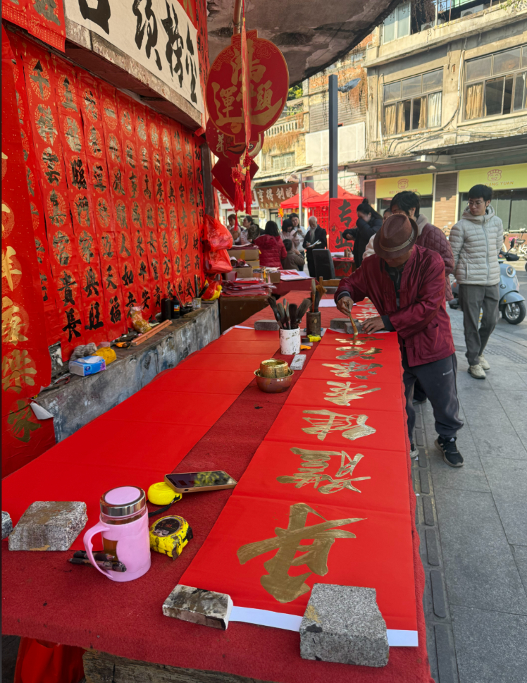 一代人有一代人的年货思路 啊？感觉咱们广东的年货思路倒是没什么变化~经典的丹麦蓝