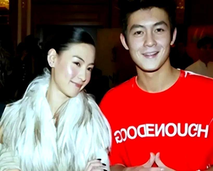 吴彦祖帅在骨头，陈冠希的帅全靠一口气吊着。
 
日本滑雪场，一个男人素面朝天，胡