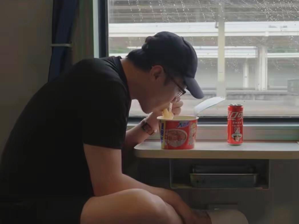 别乱搞，王自如和老罗都不是一个量级的，比不了。

老罗欠几个亿靠带货轻轻松松可以