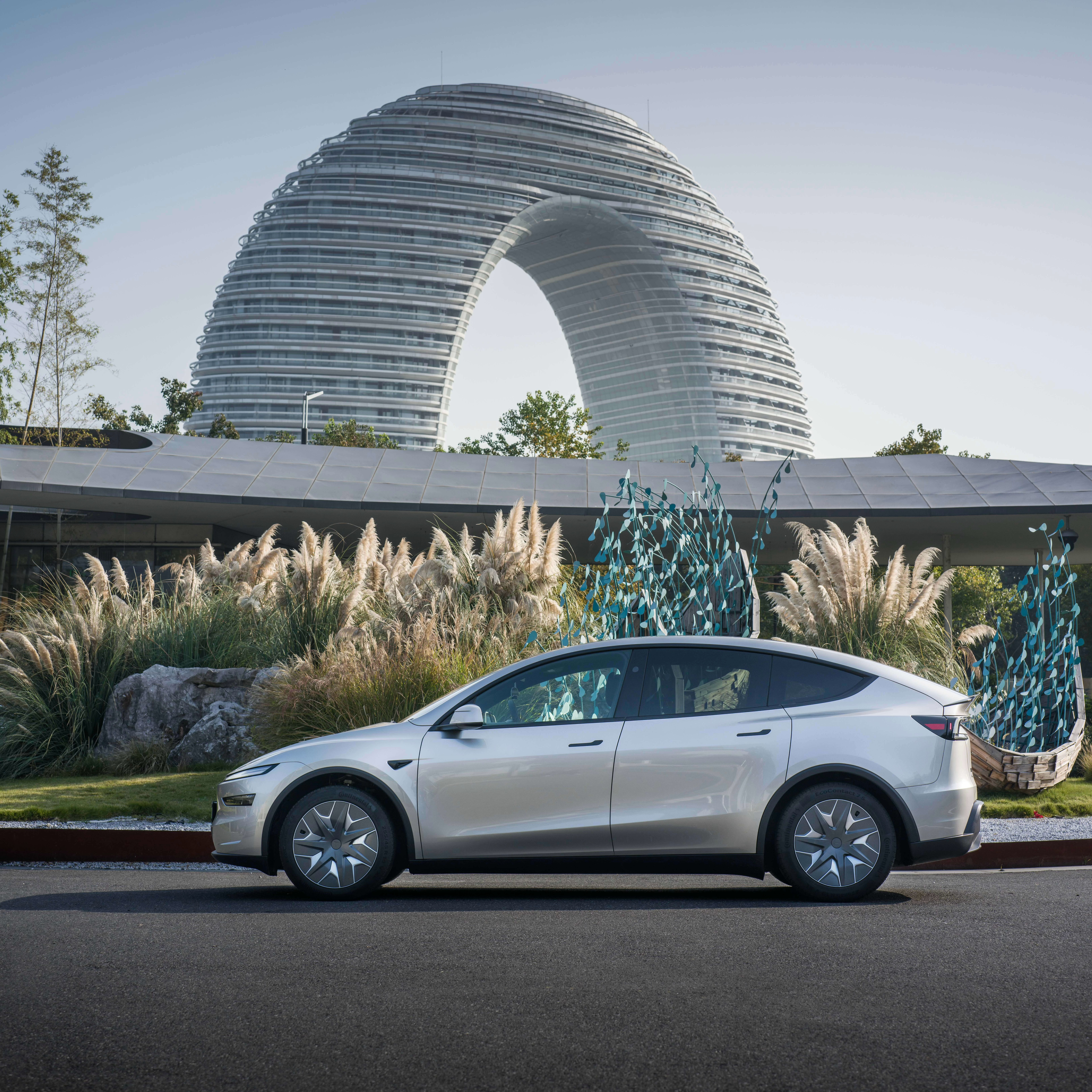 看了下，Model Y L的11月份的上险量有1.2万多远超出我的预期了，毕竟这