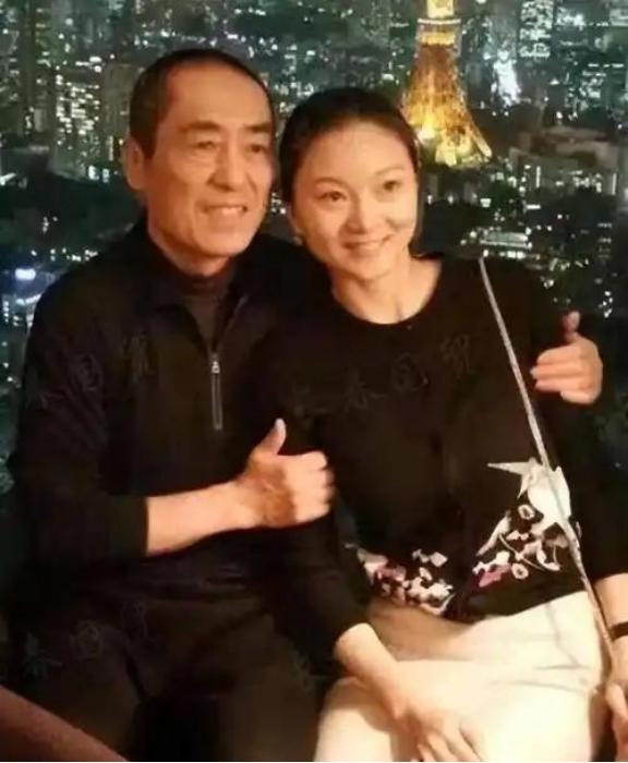 1999年，18岁的陈婷正在上课时，突然感觉一阵恶心呕吐，同桌问她：“你怎么啦？