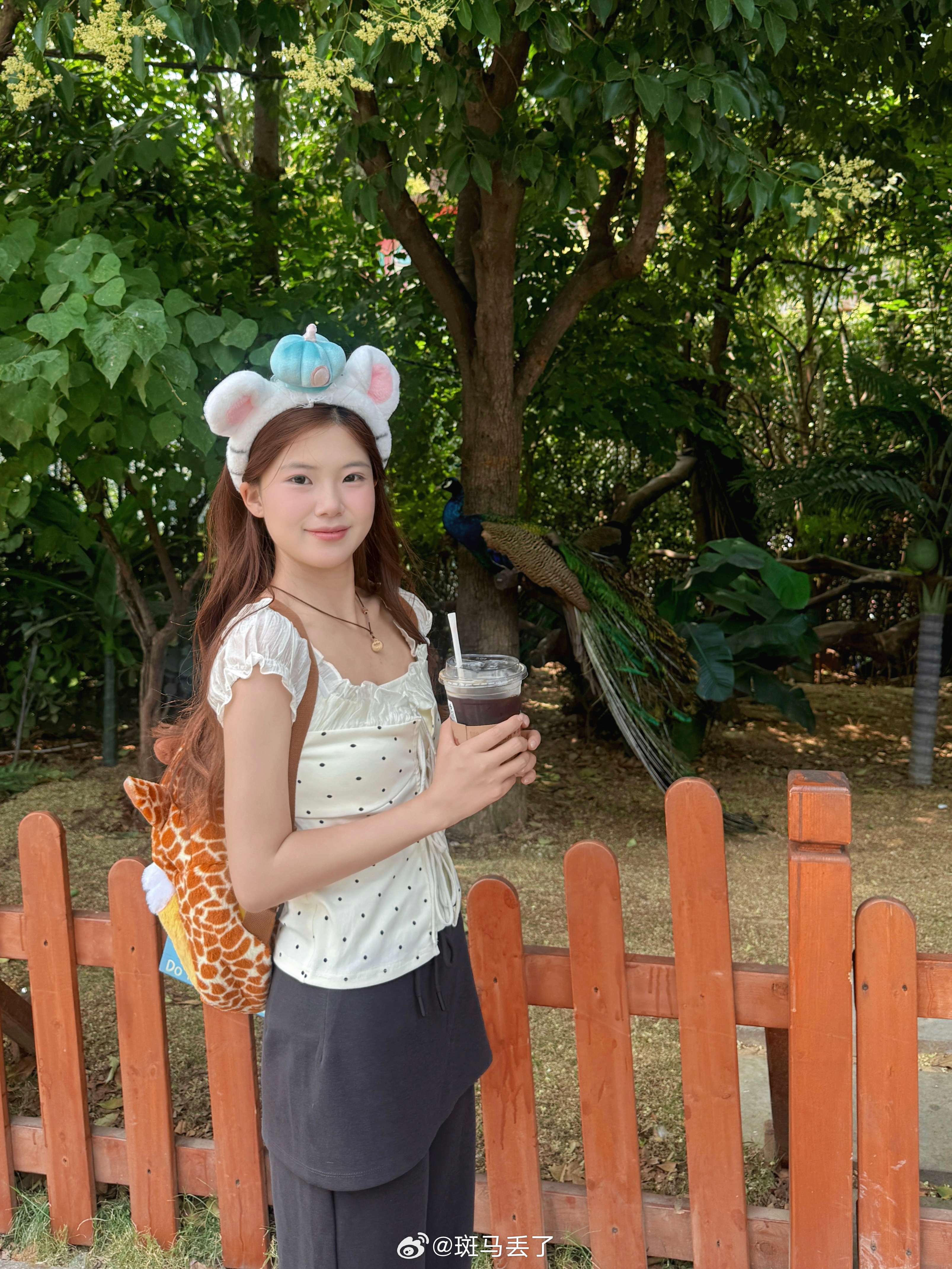 前两天去了就p了三张照片hhh一会儿帮我化妆师朋友的忙去当他的免费模特不知道他给