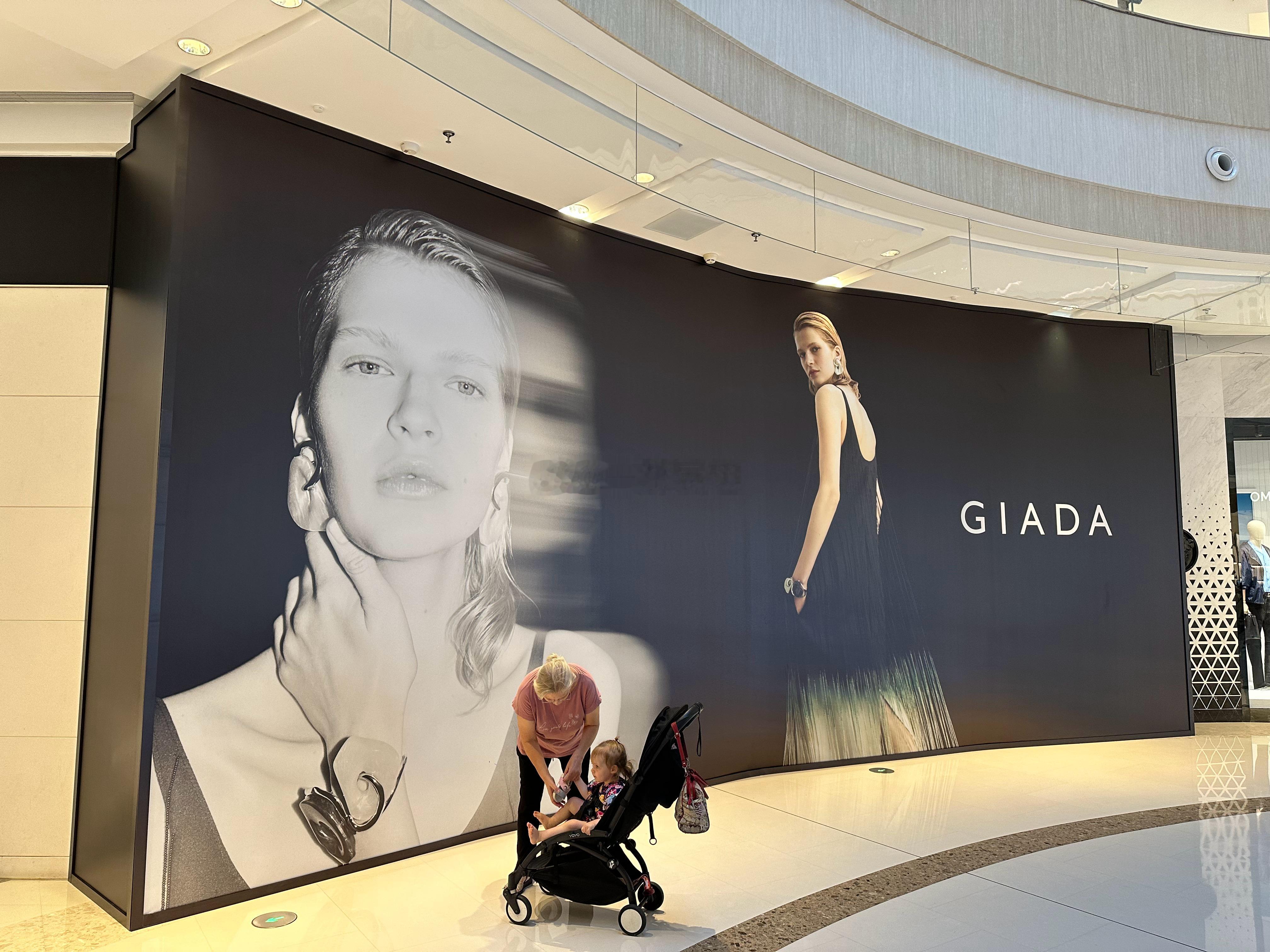 厦门商业 GIADA顶替了万象城不好用的铺位（充当了好几年临时店角色的位置，上一