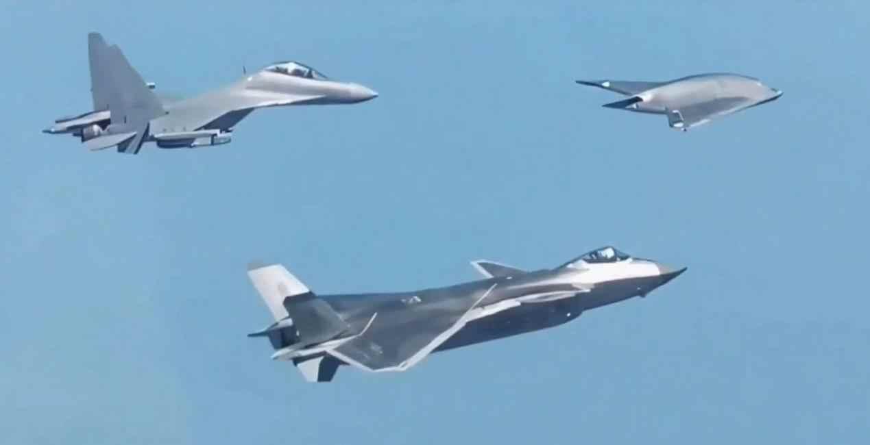 F-15EX带着无人机上天了，指挥机却没隐身，战场真能这么玩？

2026年6月
