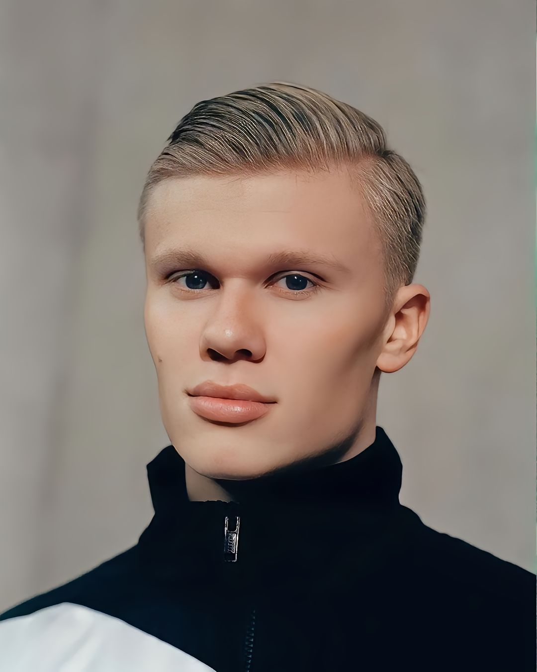 3月21日，体育记者Ekrem Konur否定了哈兰德转会拜仁的传闻，他表示，哈