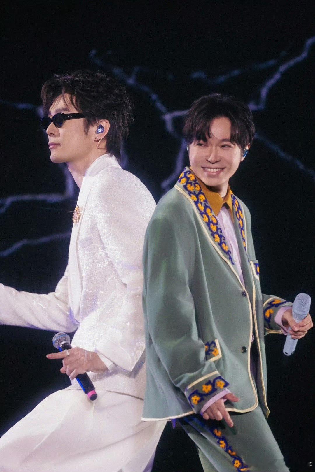 吴青峰发文追星裘德 长文表白+舞台合体，这波联动太绝了！吴青峰直言为追星而来，与