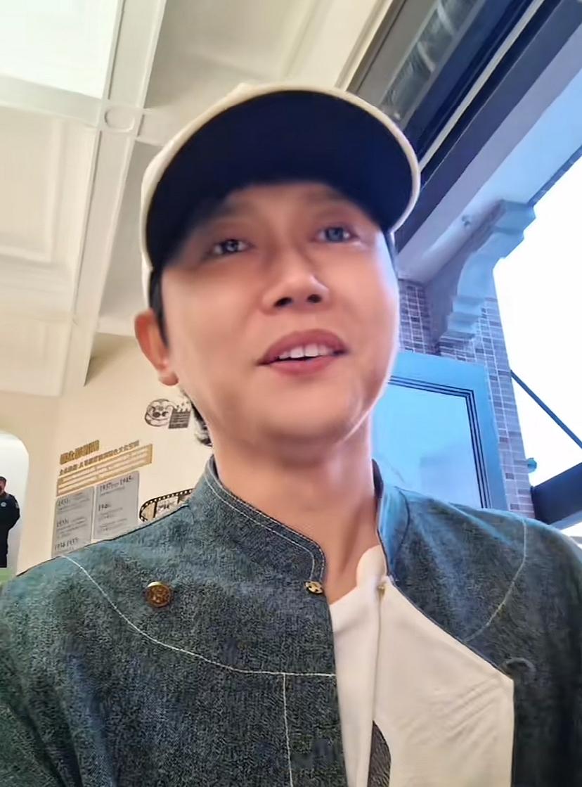 【德云社相声演员孟鹤堂被要求验证，可见知名度还是有待提高，对此你怎么看？】
还有