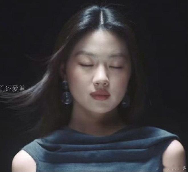 单依纯王菲又又又撞造型！ 