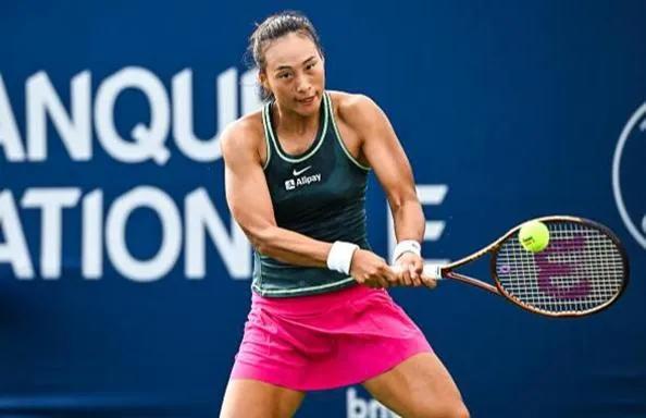 8月10日，在WTA1000级别赛蒙特利尔站女单第二轮比赛中，中国女网头号球员郑