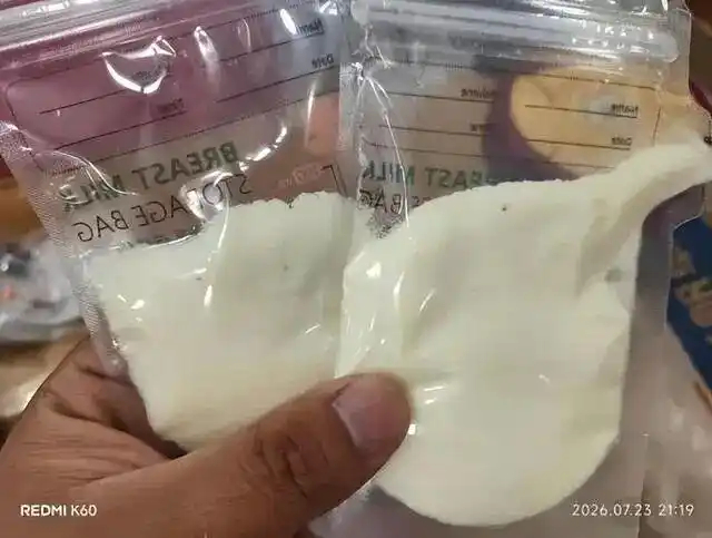 【#飞鹤回应奶粉异物问题#：检测确定为淀粉，推测为外部引入；公司市值较2021年