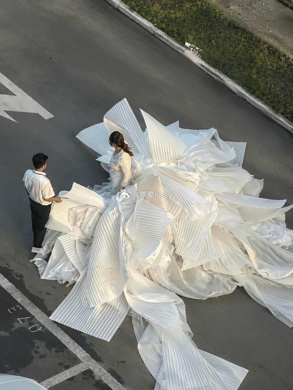 远看是爱情，近看是生活 