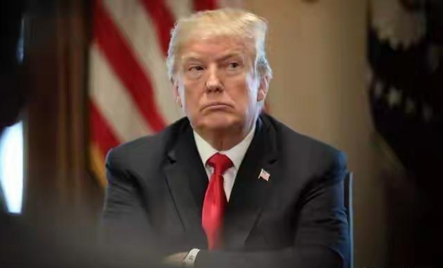 特朗普一直在努力配合局座演双簧。局座当年曾预言，“如果他（特朗普）连任两届的话，