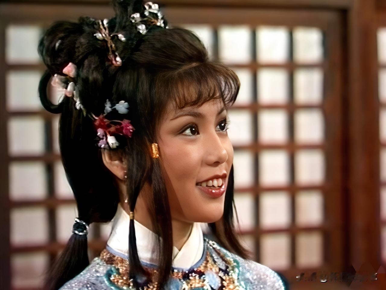 1983版《射雕英雄传》黄蓉的选角过程，堪称电视史上的一个经典传奇。当时TVB香