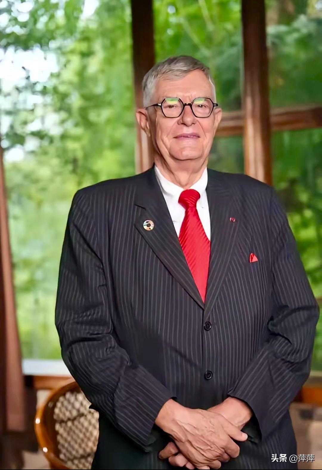 他曾是比利时驻华大使帕特里克·奈斯，卸任后没有回国，反而一头扎进云南深山，当起了