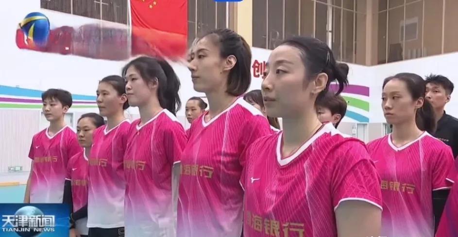天津女排，不靠运气，靠的是四年磨出的那股子劲儿。
李盈莹一跳，姚迪球就到了；王媛