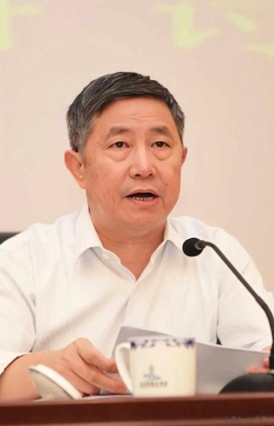 针对屡禁不止的贪腐现象，一身正气的人大代表赵润田，曾在两会上呈上一份提案:贪污5