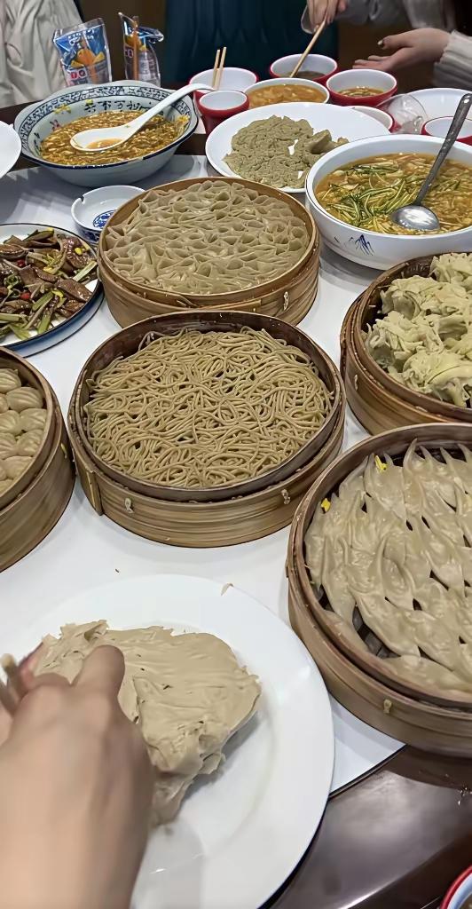 不懂就问，这一大桌子山西菜是什么段位？