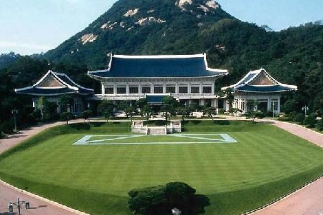 大家还记得两年前，韩国前总统尹锡悦夫人金建希因涉嫌操纵股价、收受贿赂等罪行，在二