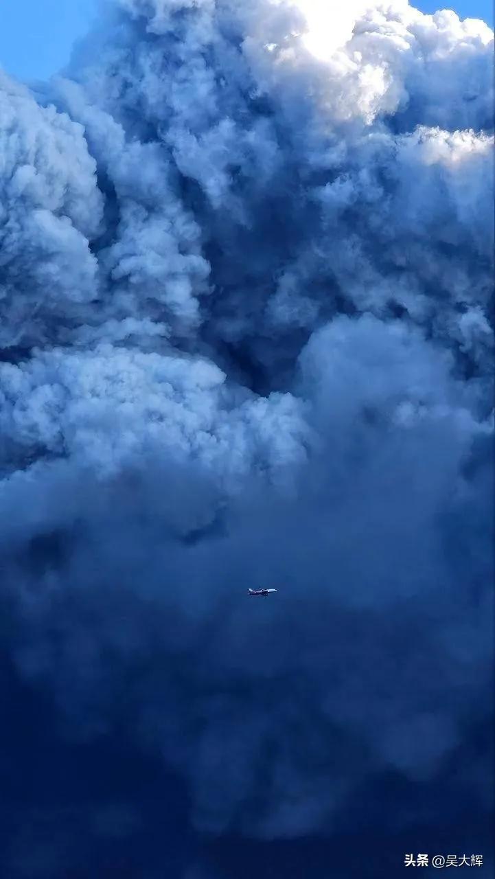 “七连星”：野莓圣彼得堡物流仓库再度遇袭起大火
 
7月24日凌晨，俄罗斯列宁格