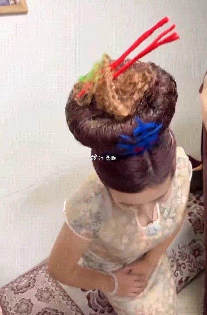 #天津大姨盘头欢迎潘玮柏#说实话，这样的造型也是非常炫酷了，真的很喜欢天津大姨的