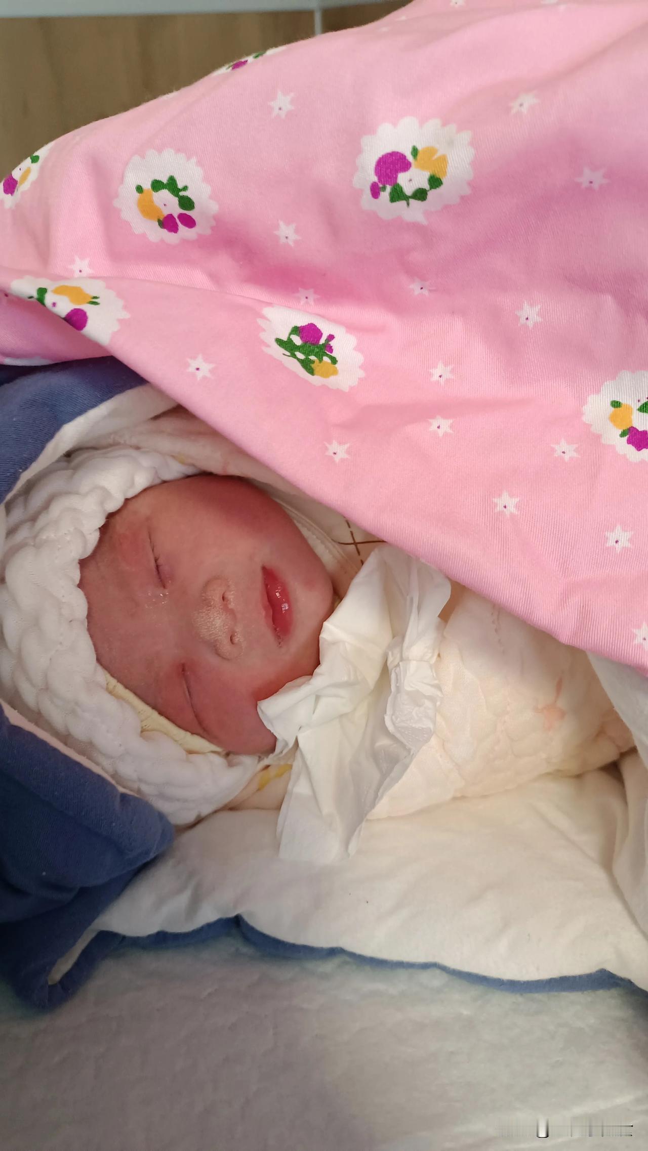 宝宝顺利降生，母女平安，很幸运能全程陪伴老婆发作到生产，终于知道了什么叫：母亲生