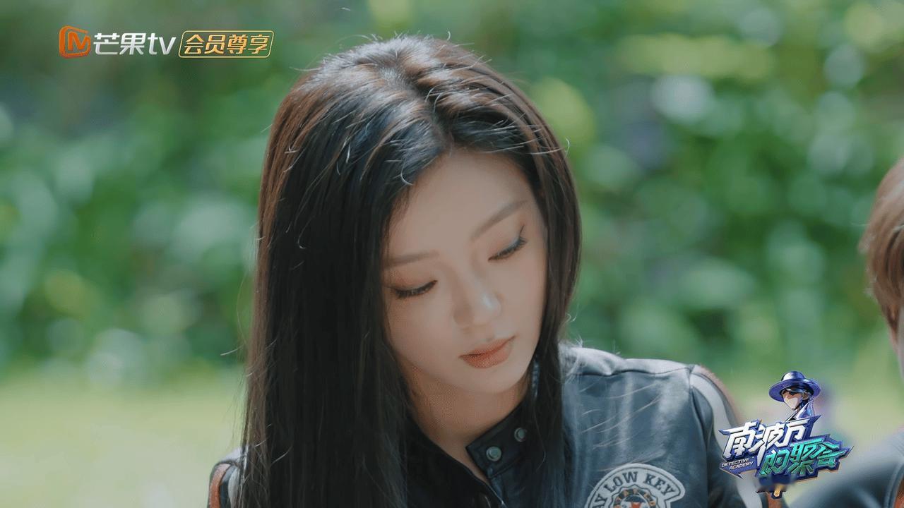 南波万数据线平等创飞每个人南波万的聚会 强迫症慎入啊！南波万面对这团数据线耳机线