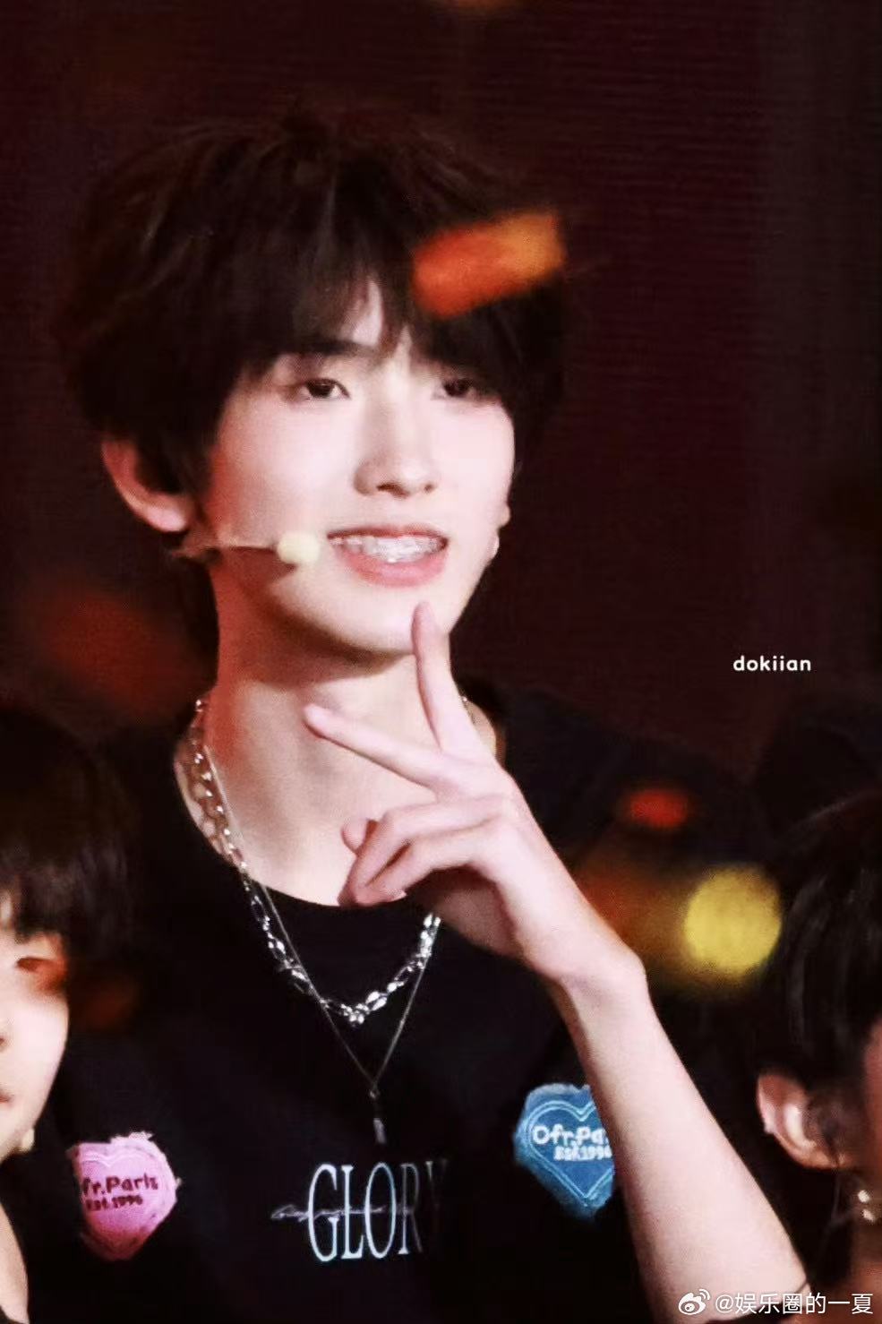 左奇函综艺细节控 左奇函真的太懂怎么制造笑点了，一个问题就能玩出花来，自信又幽默