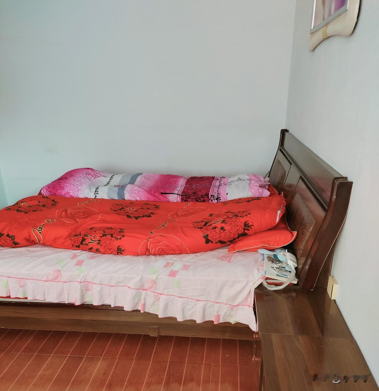 我婆婆其实还是不错的！
每次回到老家，床是铺好的，枕头被子都摆放整齐，知道我怕冷